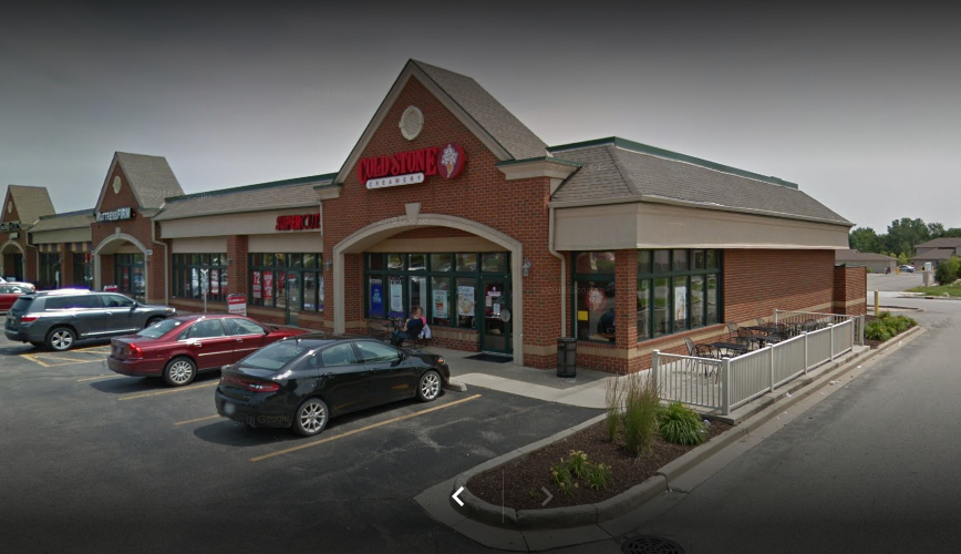 High Volume Cold Stone Creamery Kenosha, WI Across From Movie Theater