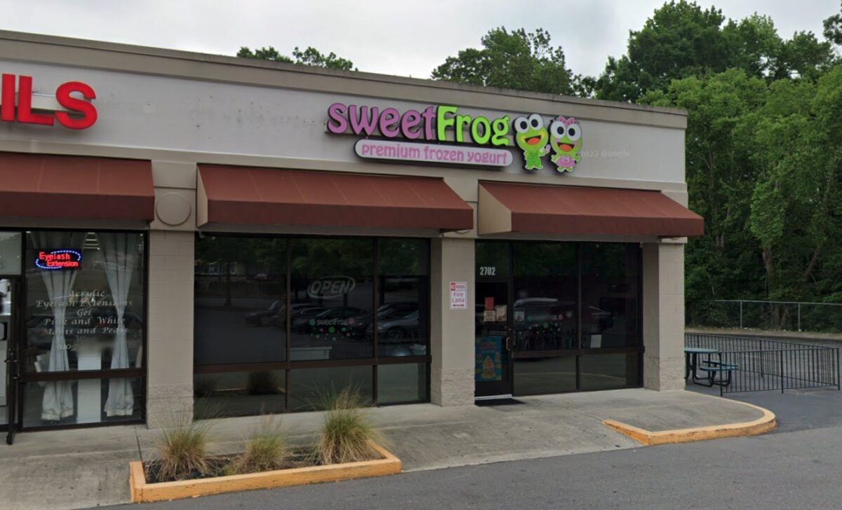 sweetFrog Frozen Premium Yogurt Franchise Lumberton, NC Center Stage